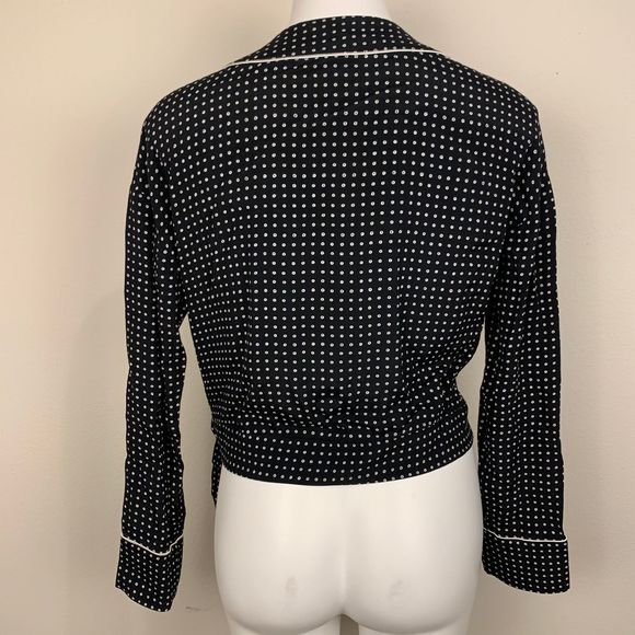 Gap Black & White Patterned Wrap Blouse - Picture 2 of 6